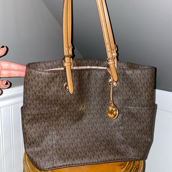 ✰ Like New Michael Kors MK Brown Jet Set Tote ✰ - Picture 7 of 8